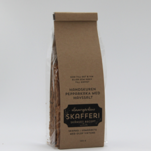 Handskuren pepparkaka med havssalt